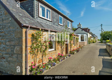 DORNOCH SUTHERLAND SCHOTTLAND DIE ALTEN HÄUSER DER KLEINEN STADT IN CARNAIG STRASSE Stockfoto