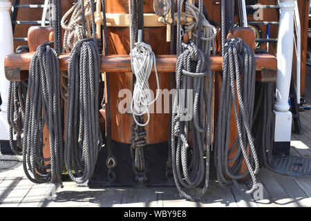 Rigging oder hygienepapierrollen' der Königlichen Forschungsschiff Discovery, drydocked in Dundee Stockfoto