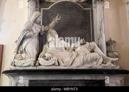 Sir Francis Russell Bart starb 1705 und seine Frau Anne Lady Deckmantel starb 1734, ihr Denkmal Strensham Worcestershire Kirche des Hl. Johannes des Täufers UK HOMER SYKES Stockfoto