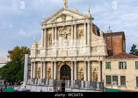 Die Kirche Santa Maria von Nazaret, die von der Brücke Ponte degli Scalzi Brücke, Grand Canal, Venice, Italien Stockfoto