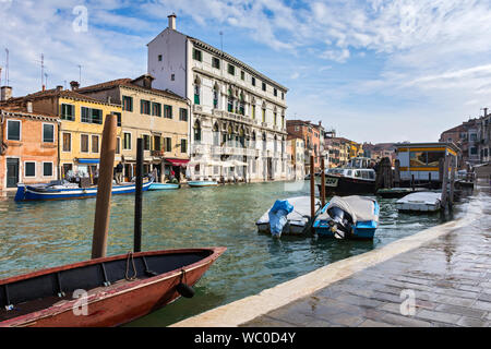 Der Palazzo Surian Bellotto über den Canale di Cannaregio, von der Fondamenta San Giobbe, Venedig, Italien Stockfoto