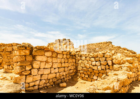 Schloss von Sumhuram in Maskat, Sultanat Oman. Steinmauern in der archäologischen Stätte in der Nähe von Salalah im Dhofar Region moderne Oman. Stockfoto