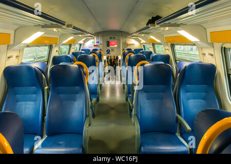 Auf dem oberen Deck in einem Trenitalia Doppel decked Bahn Reisebus, Italien Stockfoto