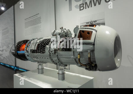 Ein BMW 003 (BMW 109-003), einem frühen axiale turbojet Engine von einer Arado Ar 234 (1944) im BMW Museum, München, Bayern, Deutschland. Stockfoto