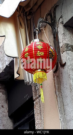 Riva del Garda ist einer der schönen kleinen Städten an diesem See in Norditalien. Gardasee ist eine beliebte Europäische touristische Stadt in der Nähe der Dolomiten Stockfoto