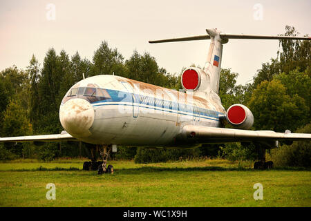 Elemente der alten sowjetischen militärischen Ebene schließen. Stockfoto