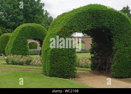 Die ummauerte Mönche Garten an Highclere Castle, besser als Standort für Downton Abbey, Hampshire, UK Stockfoto