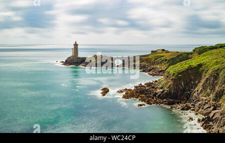 Blick auf den Leuchtturm Phare du Diable in Plouzane, Bretagne Frankreich Stockfoto