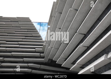 Detail der Fassade auf dem Victoria und Albert Museum in Dundee an der nordöstlichen Küste von Schottland Stockfoto