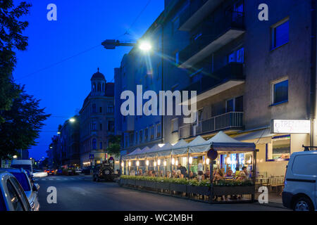 Wien: Bezirk Kaisermühlen Schüttauplatz, Square, icecream Parlor in 22. Donaustadt, Wien, Österreich Stockfoto