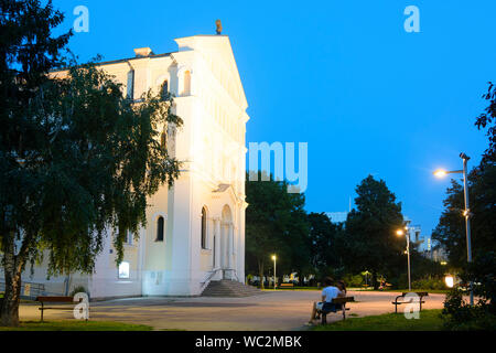 Wien: Bezirk Kaisermühlen Schüttauplatz, Platz, Kirche Herz Jesu im 22. Donaustadt, Wien, Österreich Stockfoto