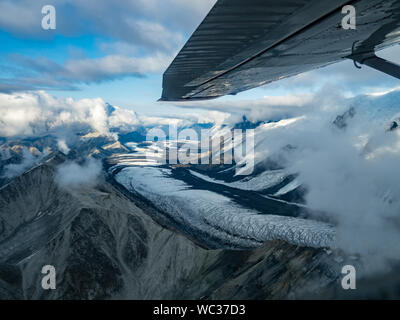 Die unglaubliche Aussicht auf den Denali Reichweite im Denali National Park, während Flug sehen von einem Flugzeug aus Kantishna Alaska Stockfoto