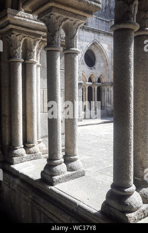 Gotische blau gefliesten Kreuzgang der Kathedrale von Porto, Portugal Stockfoto