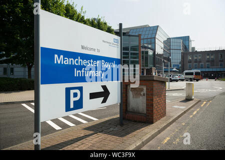 Schilder an den Eingang von Manchester Royal Infirmary (MRT). Stockfoto