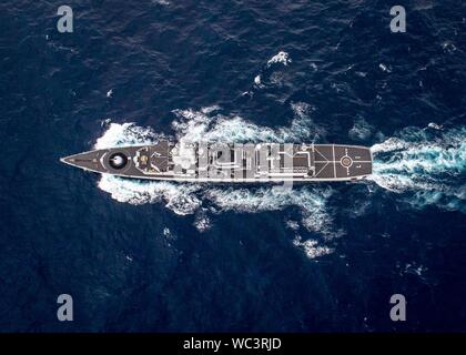 190825-N-UB 406-0280 ATLANTIK (Aug. 25, 2019) der Belgischen Marine Karel Doorman-Klasse Fregatte Leopold I (F930) die Durchfuhr den Atlantischen Ozean. Leopold I. ist unterwegs auf einem regelmäßig geplanten Einsatz als Teil der Standing NATO Maritime Group 1 maritime Operationen durchzuführen und einen kontinuierlichen maritime Fähigkeit zur NATO im nördlichen Atlantik. (U.S. Marine Foto von Mass Communication Specialist 2. Klasse Cameron Stoner) Stockfoto