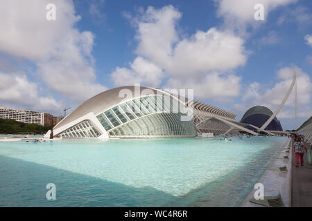 L'Hemisfèric und El Museu de les Ciències Príncipe Felipe in der Stadt der Künste und Wissenschaften in Valencia, Spanien. Stockfoto