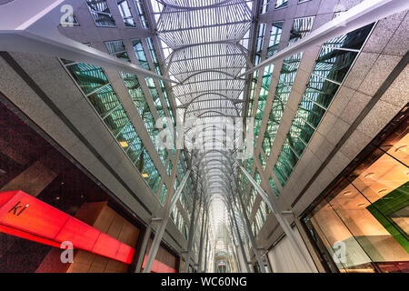 Toronto, Kanada-26 Juli, 2019: Brookfield, Allen Lambert Galleria Passage, ein Atrium des spanischen Architekten Santiago Calatrava entworfen, die Conn Stockfoto