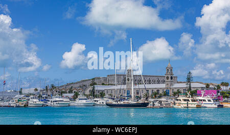 Segelboote und Yachten an der Alten Naval Dockyard in Bermuda Stockfoto