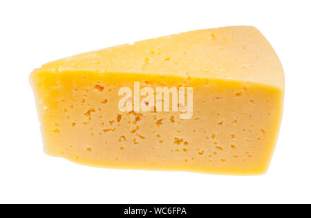Dreieckige Stück gelbe Käse auf weißem Hintergrund Stockfoto