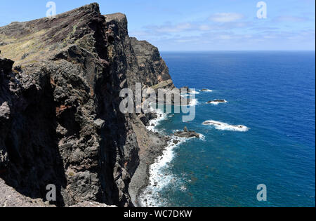 Wandern entlang der Küstenpfade in Ponta de Sao Lourenco Stockfoto