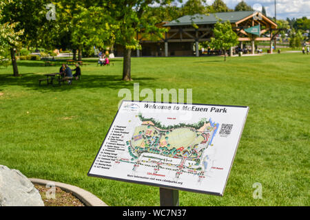 Ein Verzeichnis mit Karte von McEuen Park, ein öffentlicher Park im Resort Bergstadt von Coeur d'Alene, Idaho Stockfoto