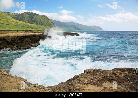 Meeresrauschen in Kaena Point SP, Oahu, Hawaii Stockfoto