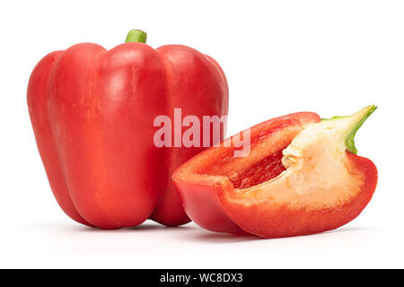 Gruppe von einem Ganzen ein Stück rote Paprika auf weißem Hintergrund Stockfoto