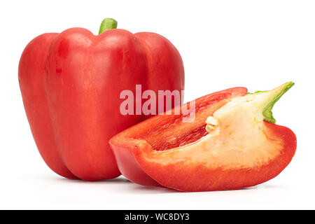 Gruppe von einer ganzen Schicht der leuchtend rote Paprika auf weißem Hintergrund Stockfoto