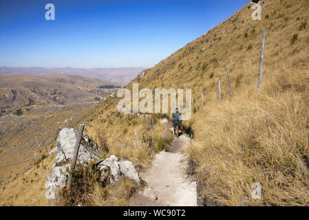 Wanderer auf der wunderschönen Laguna Churup Trail, Huascaran Nationalpark, Huaraz, Peru Stockfoto