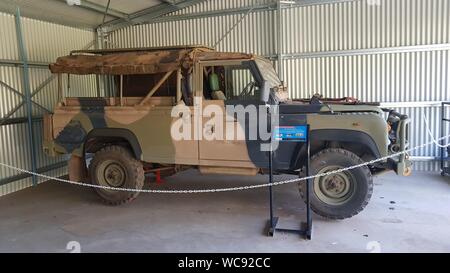 Australische Armee Land Rover 110 Art.Nr. 48-001. Dieses Fahrzeug wurde von großen Les Hiddins während der Dreharbeiten in den späten 1980er Jahren Bush Tucker Mann TV-Serie verwendet. Stockfoto