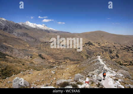 Wanderer auf der wunderschönen Laguna Churup Trail, Huascaran Nationalpark, Huaraz, Peru Stockfoto