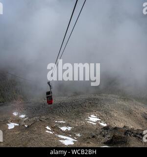 Sky Tram kommen oben Whistlers Mountain in Jasper National Park, Kanada. Stockfoto