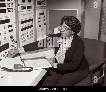 Mary Jackson, ein 'Human Computer' im Film versteckte Zahlen gekennzeichnet, bei der NASA Langley Research Center, Hampton, Virginia. (USA) Stockfoto