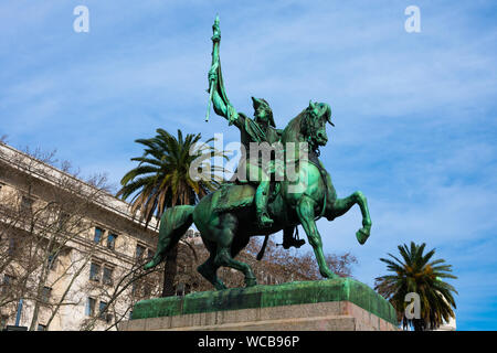 Buenos Aires, Argentinien. August 19, 2019. Reiterdenkmal auf General Manuel Belgrano (Monumento Ecuestre) befindet sich am Hauptplatz (Plaza de Mayo) Stockfoto