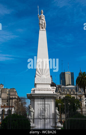 Buenos Aires, Argentinien. August 19, 2019. Mai Pyramide (Piramide de Mayo) Denkmal befindet sich am Hauptplatz (Plaza de Mayo) Stockfoto