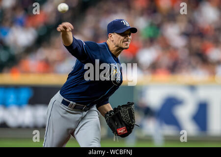 Houston, Texas, USA. 27 Aug, 2019. Tampa Bay Rays Krug Charlie Morton Plätze gegen die Houston Astros im 2. Inning im Minute Maid Park in Houston am Dienstag, 27. August 2019. Foto von trask Smith/UPI Quelle: UPI/Alamy leben Nachrichten Stockfoto