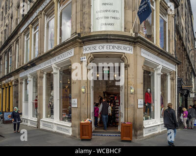 Interessante Szenen entlang der Royal Mile in Edinburgh's schöne Altstadt. Edinburgh ist eine sehr populr Touristische destinaiton im Vereinigten Königreich. Stockfoto