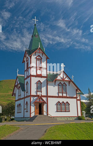 Malerische lutherischen Kirche auf einem sonnigen Herbst Tag in Husavik, Island Stockfoto