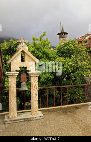 Muslimische und christliche Symbole aneinander, der Seite an Seite in Hatay city Stockfoto