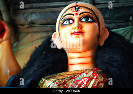 Macht der Göttin Durga Idol an Kumortuli. Diese Götzen sind für Durga Puja, das größte Festival in West Bengalen. Es ist besonders beliebt in der Stockfoto
