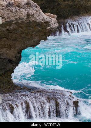 Schwankende Wogen, rauhen Osten von Bonaire, Washington Slagbaai Nationalpark, STINAPA, Bonaire, Niederländische Antillen Stockfoto