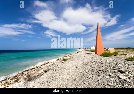 Obelisk an der Roten Slave, im Jahr 1837 baute für Schiff Orientierung, Salz-, Bonaire, Niederländische Antillen Stockfoto