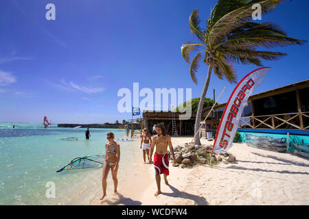 Surfers Paradise, Surfschule am Strand von Lac Baai, Sorobon Bay, South East von Bonaire, Niederländische Antillen Stockfoto