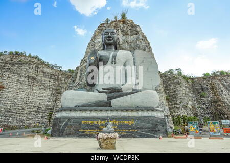 Suphan Buri, Thailand - Mai 25, 2019: Big Buddha Bhutsaya Khiri Si Suvarnabhumi in U Thong, Suphan Buri Thailand. (Übersetzung: Big Buddha B Stockfoto