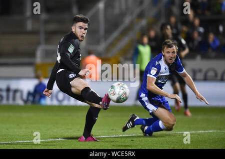 Aaron Connolly kann nicht die abschließende Note während der carabao Pokalspiel zwischen dem Bristol Rovers und Brighton und Hove Albion erhalten Sie bei der Gedenkstätte Boden, Bristol, 27. August 2019: Nur die redaktionelle Nutzung. Kein Merchandising. Für Fußball Bilder FA und Premier League Einschränkungen Inc. kein Internet/Mobile Nutzung ohne fapl Lizenz - für Details Kontakt Fußball Dataco Stockfoto