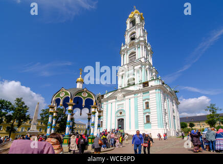 SERGIYED Posad, Russland - August 3, 2019: Die dreifaltigkeit Lavra von St. Sergius ist die wichtigste russische Kloster und das geistliche Zentrum der Russ Stockfoto