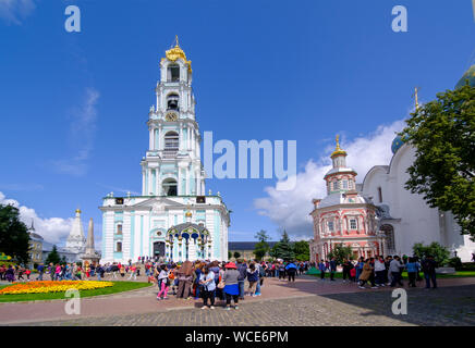 SERGIYED Posad, Russland - August 3, 2019: Die dreifaltigkeit Lavra von St. Sergius ist die wichtigste russische Kloster und das geistliche Zentrum der Russ Stockfoto