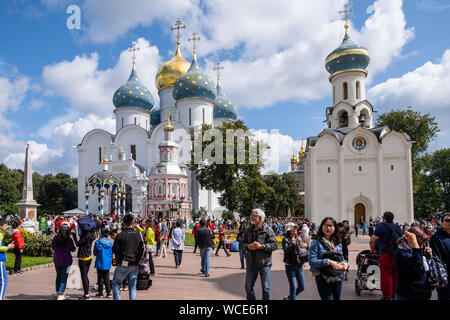 SERGIYED Posad, Russland - August 3, 2019: Die dreifaltigkeit Lavra von St. Sergius ist die wichtigste russische Kloster und das geistliche Zentrum der Russ Stockfoto