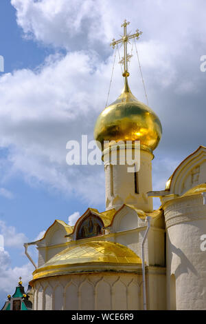 SERGIYED Posad, Russland - August 3, 2019: Die dreifaltigkeit Lavra von St. Sergius ist die wichtigste russische Kloster und das geistliche Zentrum der Russ Stockfoto