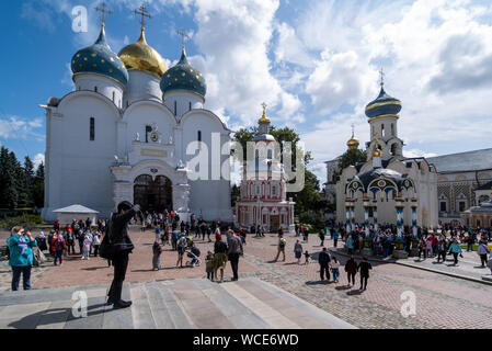 SERGIYED Posad, Russland - August 3, 2019: Die dreifaltigkeit Lavra von St. Sergius ist die wichtigste russische Kloster und das geistliche Zentrum der Russ Stockfoto